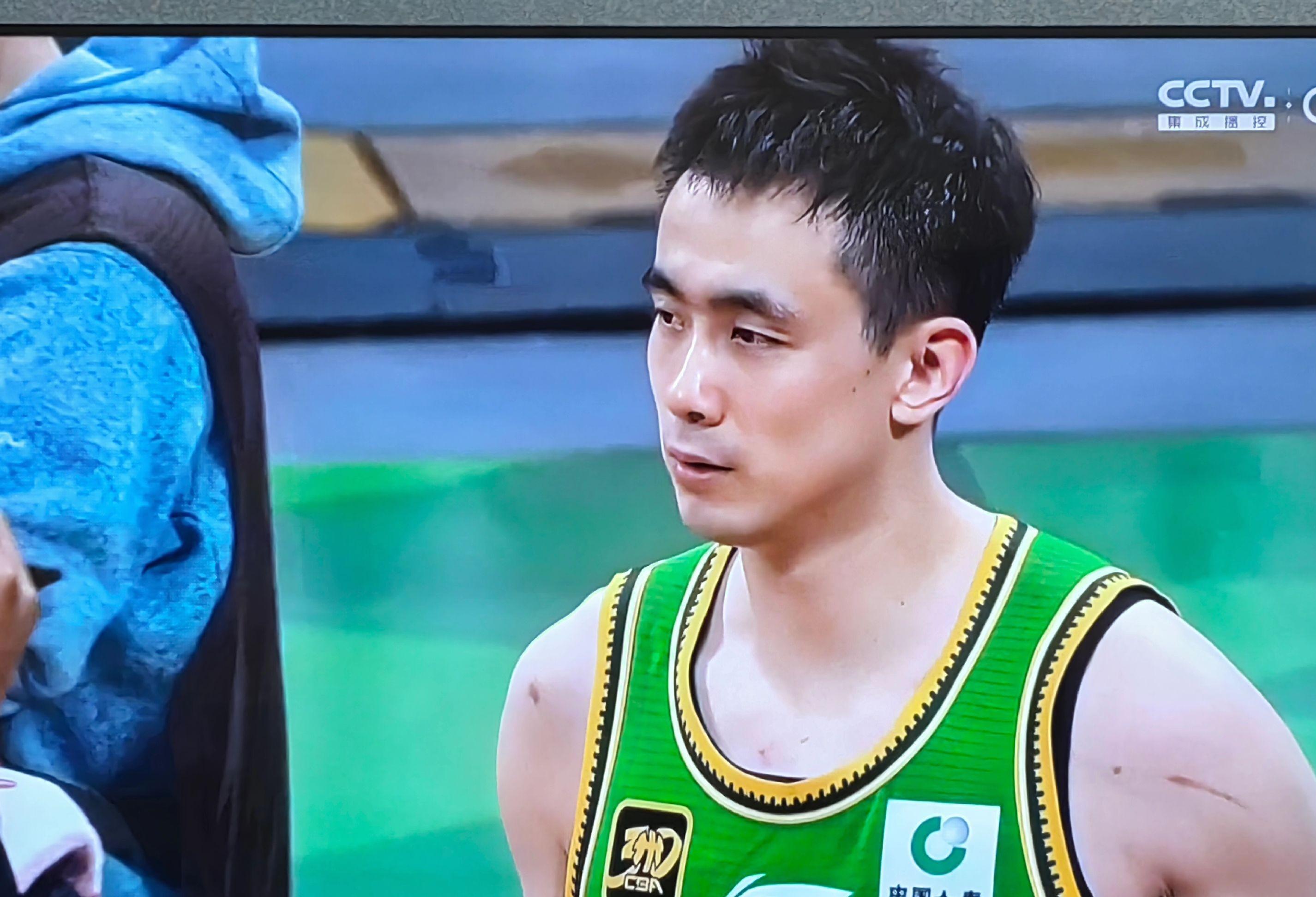 爱游戏登陆入口包含清晨体能课后，广厦男篮更衣室发声备战荷甲，更衣室稳定，赛程密集仍需轮换的词条