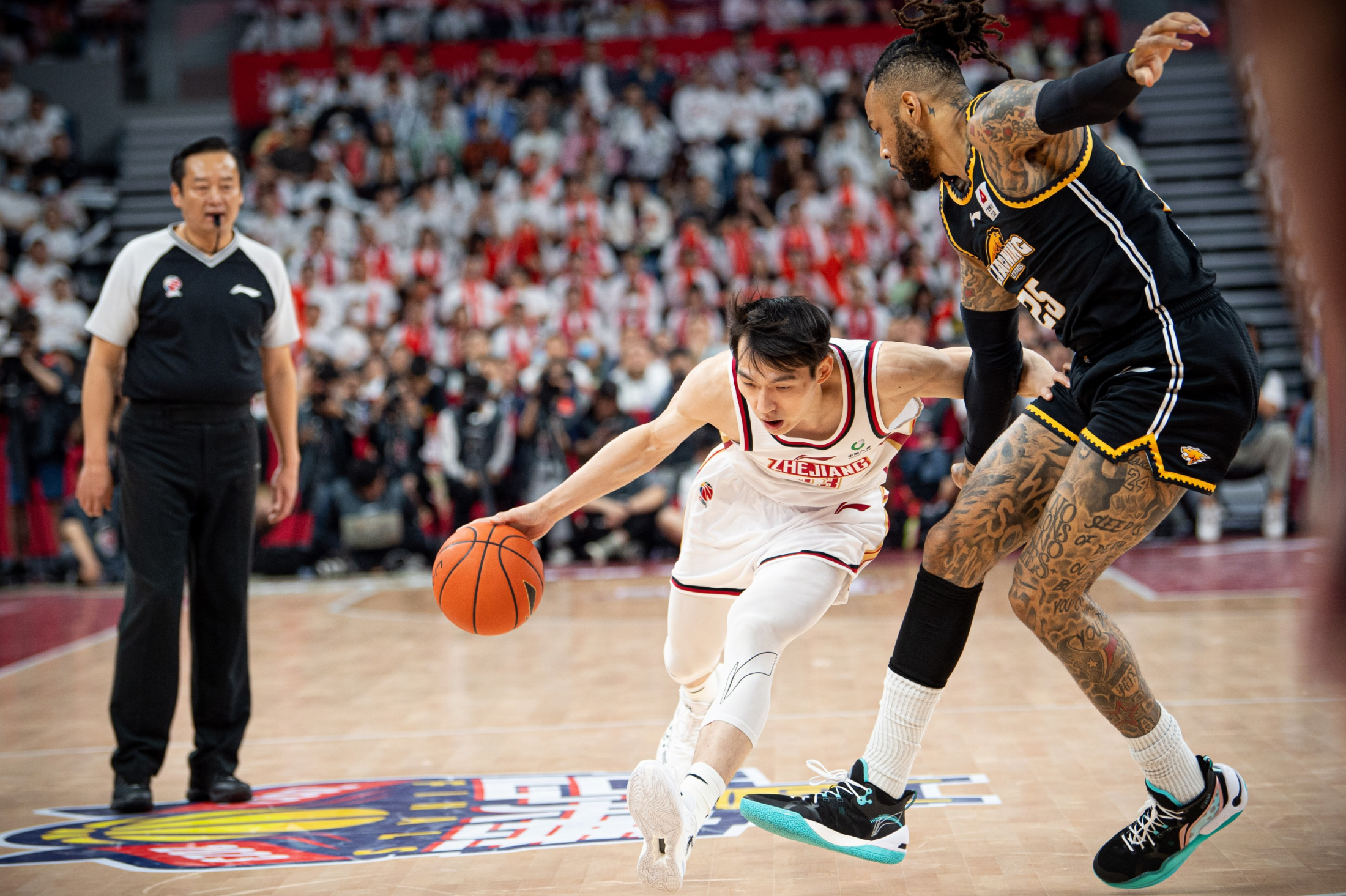 ayx包含密尔沃基雄鹿训练开放日，清晨迎来里程碑引欢呼，CBA常规赛在即，阵容厚度经受考验的词条