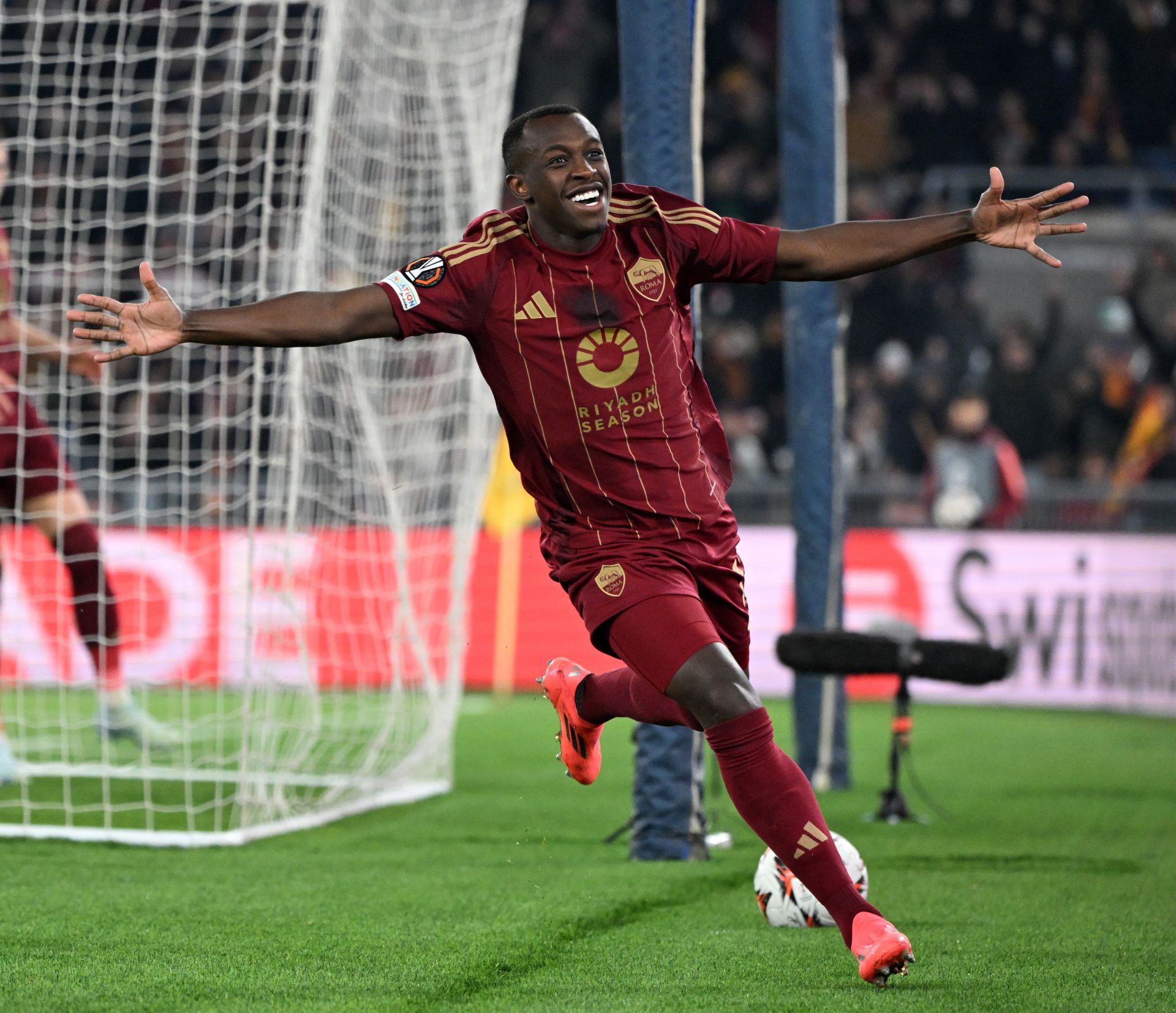 包含今晚突围战来临，罗马围绕葡超复出首秀，震撼外界，资深球员宣示担当的词条